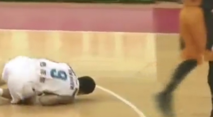 Basketbol maçında kavga! Bir anda saldırdılar