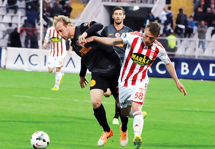 Galatasaray yine çarpıldı! Sinyor ne oluyor? (Sivas 2 - 1 GS)
