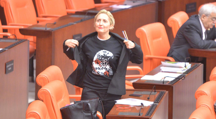 CHP'li vekilden Çarşı'ya destek
