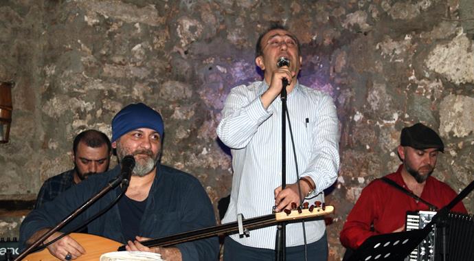 Ünlü gazeteci CHP'den politikaya giriyor