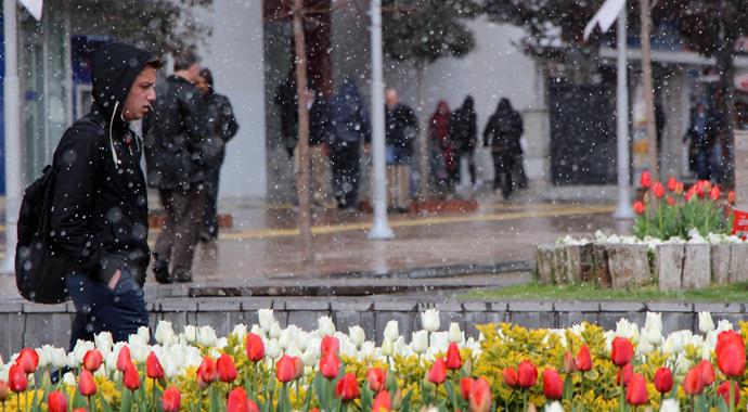 Bolu'da kar yağışı şaşkınlığı