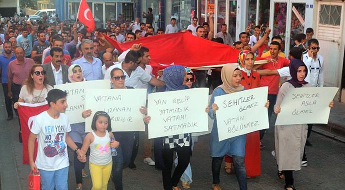 Midyatlılar şehit polis için yürüdü