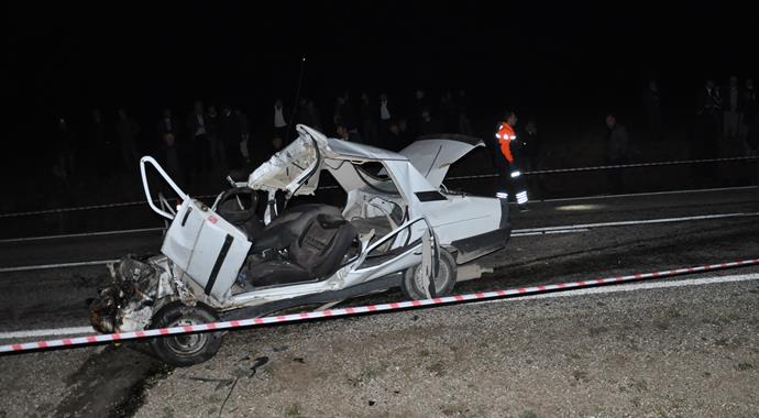 Beton mikseri otomobili biçti: 3 ölü!
