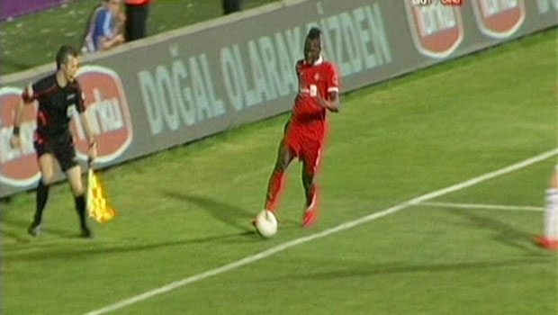 Bilic maç sonu hakemlere bunu gösterdi