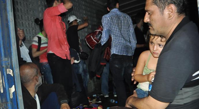 Havasız kalan 60 göçmen ölümden son anda kurtarıldı