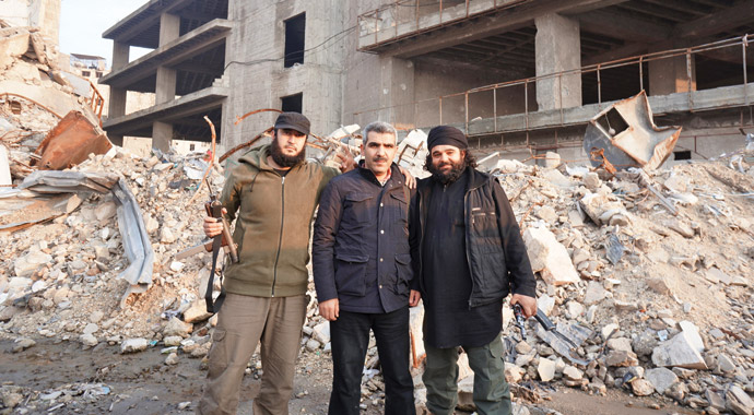 500 bin mülteciye de Suriye'de bakıyoruz