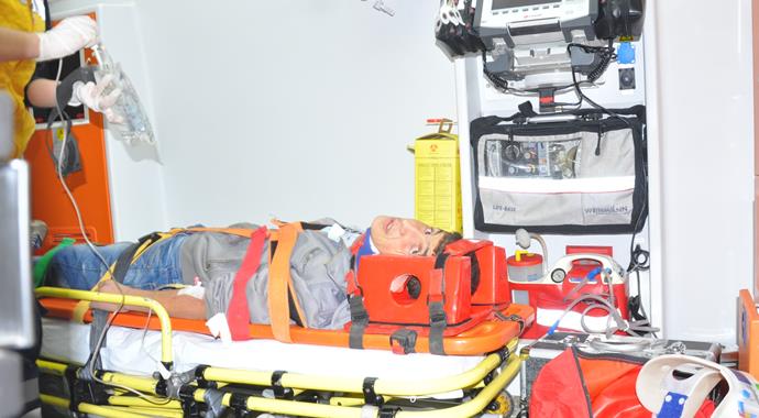 Öğrenci servisi kamyonla çarpıştı: 15 yaralı