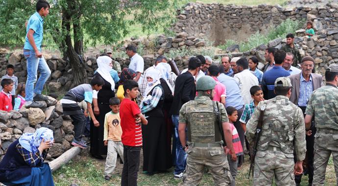 Muş'ta ölü bulunan 3 yaşındaki çocuk toprağa verildi