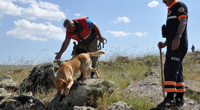 Muş'ta ölü bulunan 3 yaşındaki çocuk toprağa verildi