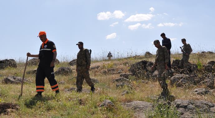 Muş'ta ölü bulunan 3 yaşındaki çocuk toprağa verildi
