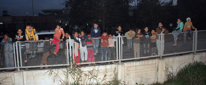 Adana'da kan donduran manzarayı çoluk çocuk böyle izledi