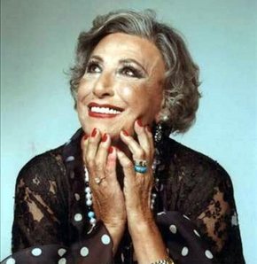 Müzeyyen Senar huzurevinde