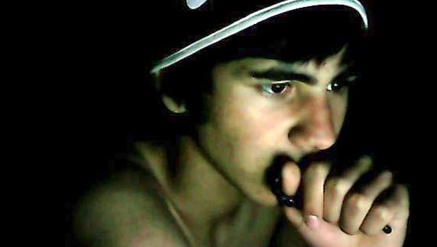 Lisede çeteler savaşı, boynundan bıçaklandı