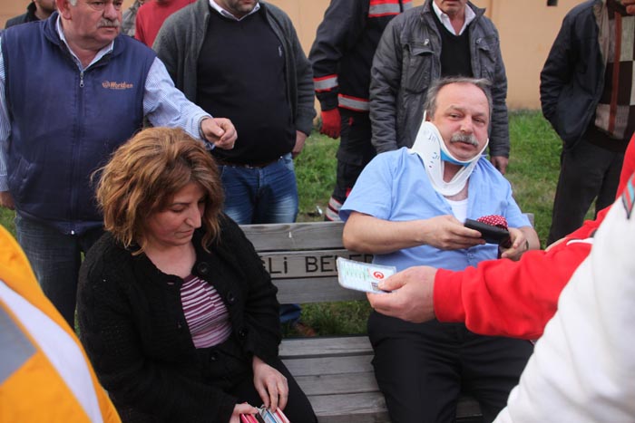 Araba kullanmayı öğrenen kadın sürücü çocuk parkına uçtu