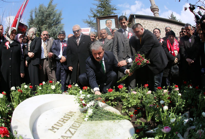 Yazıcıoğlu kabri başında anıldı