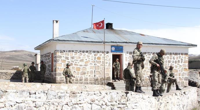 Ağrı'da PKK ile 12 saat çatışma: 5 terörist öldürüldü, 4 asker yaralı
