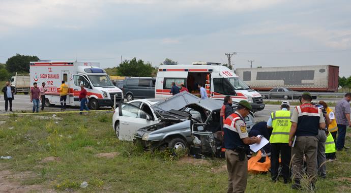 Ankara'da feci kaza: 3 ölü, 5 yaralı