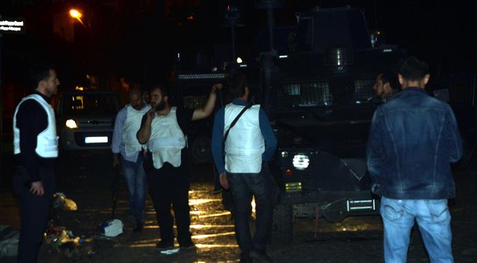 Diyarbakır'da göstericiler ateş açtı: 1 polis yaralı