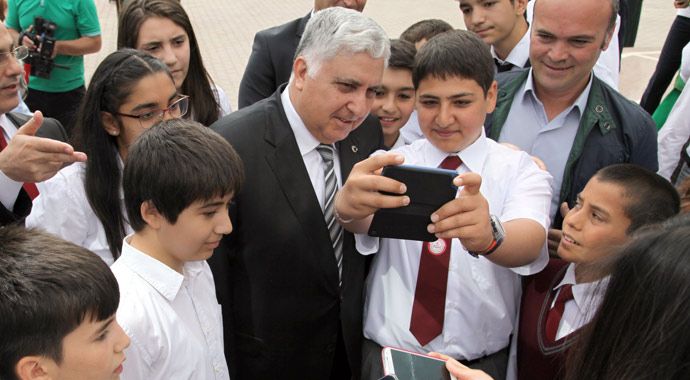 Genelkurmay Başkanı Özel'le selfie yarışı