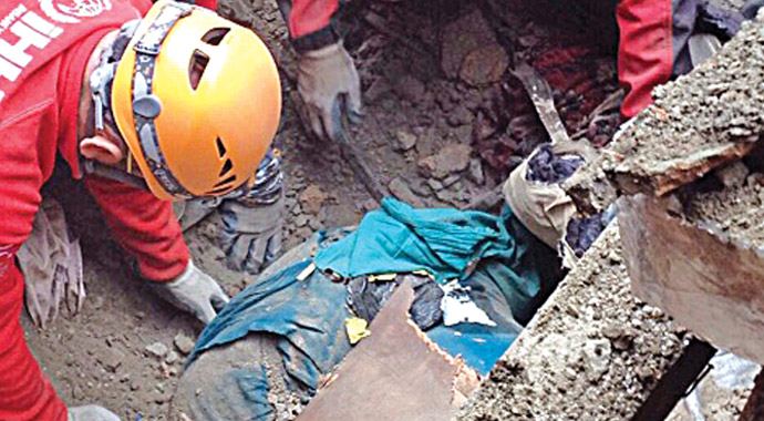 Kurtarma ekipleri artık ceset çıkarıyor