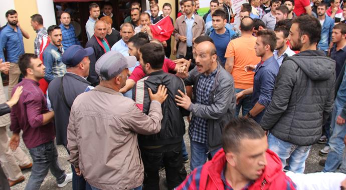 Samsun'da 500 kişi HDP mitingini bastı: 10 gözaltı