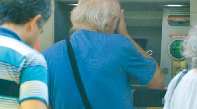 Ünlü oyuncu emekli maaşı kuyruğunda