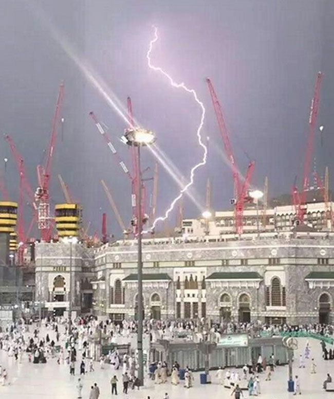 Kabe'de vinç kazası! Onlarca ölü ve yaralı var