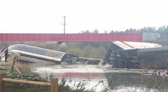 Fransa'da hızlı tren raydan çıktı: 7 ölü