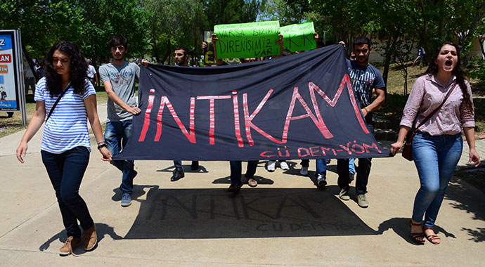 Çukurova Üniversitesi'nde şoke eden pankart!