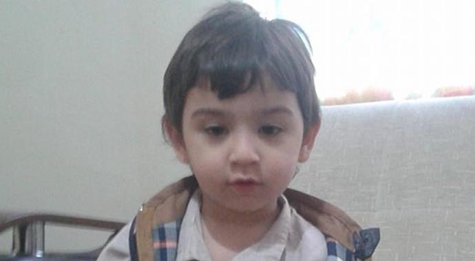 3 yaşındaki oğlunu alevlerin arasından çıkaramadı