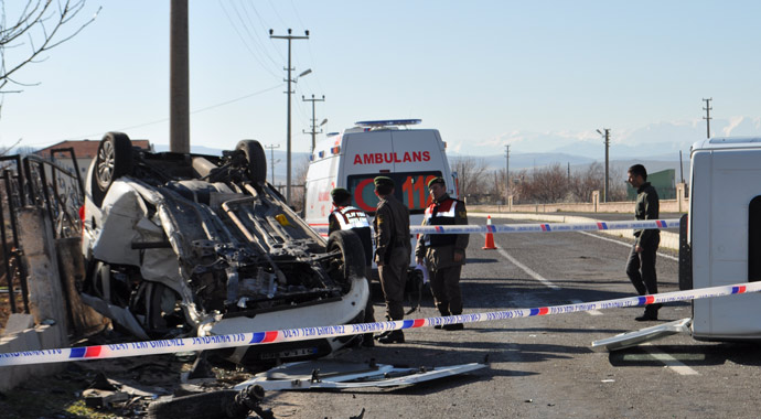 Bir servis faciası daha: 3 ölü, 8 yaralı
