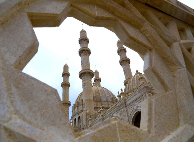 Bakü'ye 4 bin 200 kişilik camii