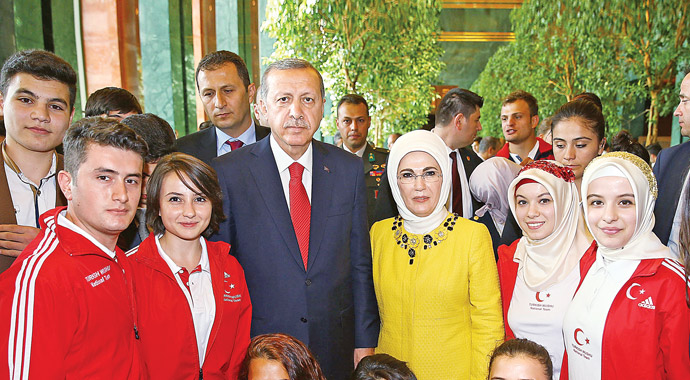 Devletin zirvesinden gençlere 19 Mayıs hediyesi