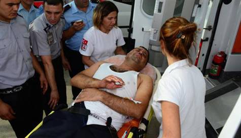 Adana'da polisleri diri diri yakmak istediler
