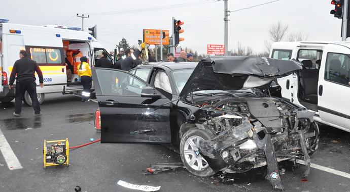 Kırmızı ışıkta TIR dehşeti: 7 yaralı