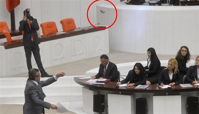 Kitapçık fırlatan CHP'li vekilden inanılmaz açıklama