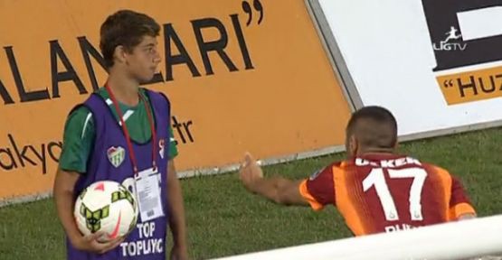 Topu hakem verdirtmedi