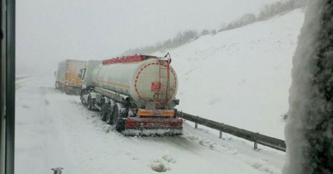 Kar geri döndü! İşte kapanan yollar