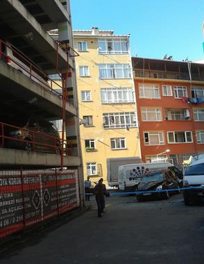Otomobiliyle 3. kattan aşağı uçtu