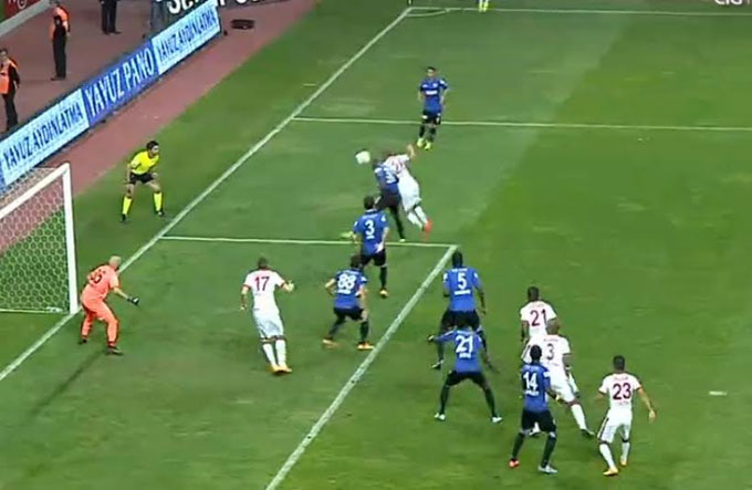 Galatasaray Erciyes maçında çok tartışılan pozisyon