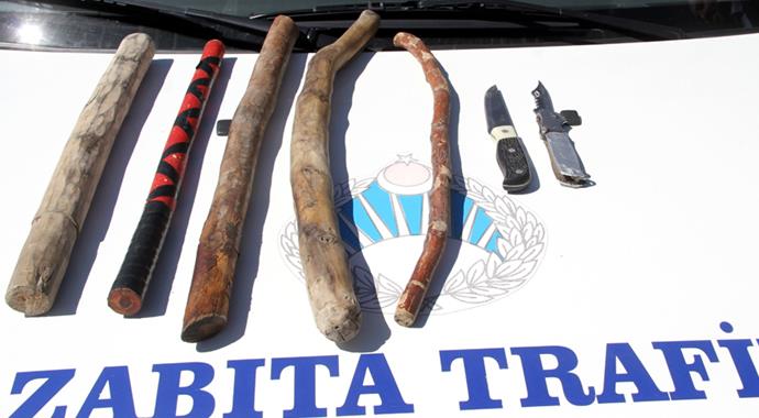 Halk otobüsünden bıçak ve sopa çıktı