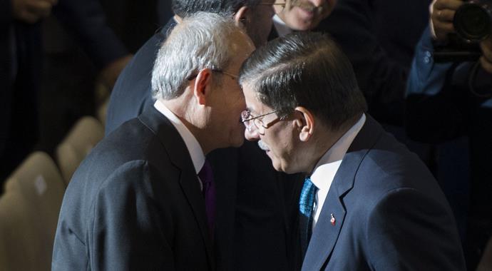 Başbakan Davutoğlu ve Kılıçdaroğlu'ndan sıcak sohbet