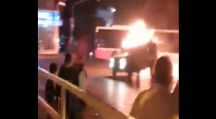 Okmeydanı'nda zırhlı polis aracını yaktılar!