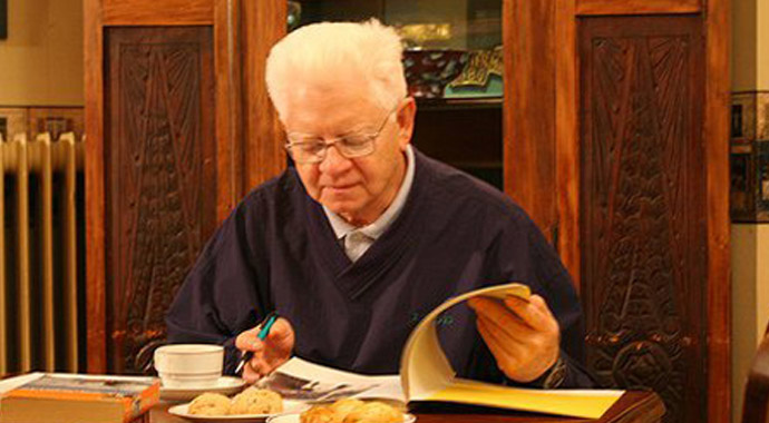 Oktay Sinanoğlu KİMDİR