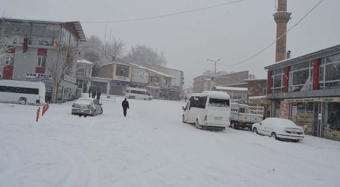 18 Şubat okullar yarın tatil mi? İstanbul'da okullar tatil mi, vali açıkladı