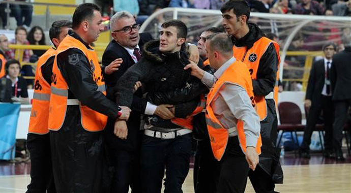 Trabzonspor Medical Park - Fenerbahçe Ülker maçında olay!