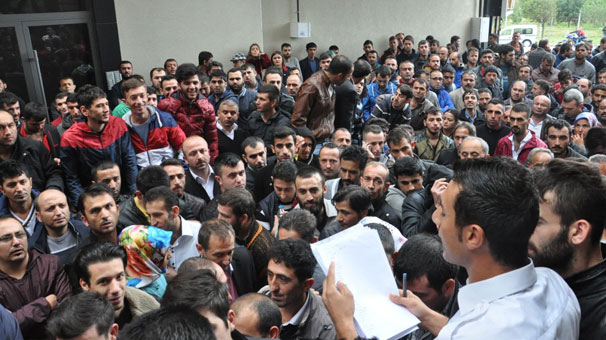 600 kişilik işe 3 bin kişi başvurdu, kuyruk sokağa taştı