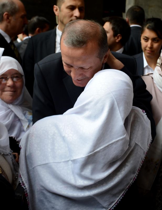 Başbakan Erdoğan o kadınları görünce...