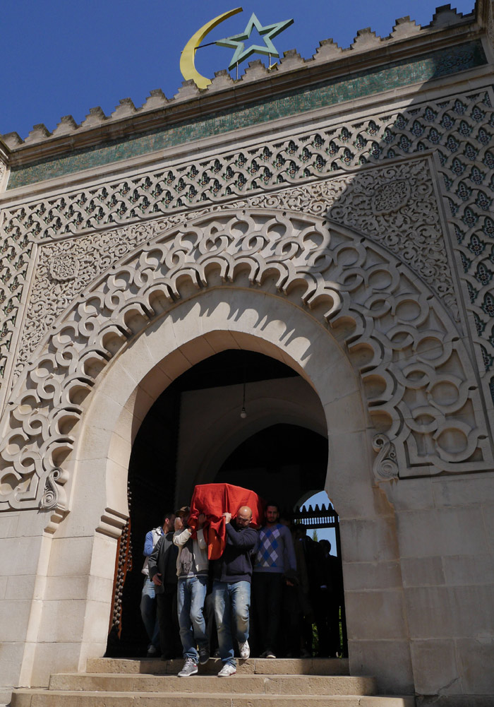 Osmanlı torunu Paris'te toprağa verildi