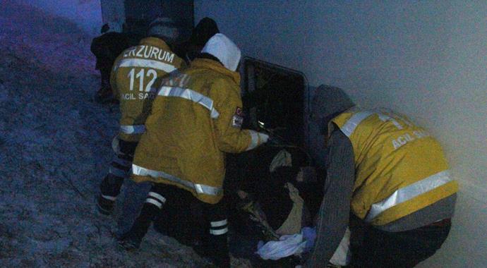 Fırtına yolcu otobüsünü devirdi: 10 yaralı
